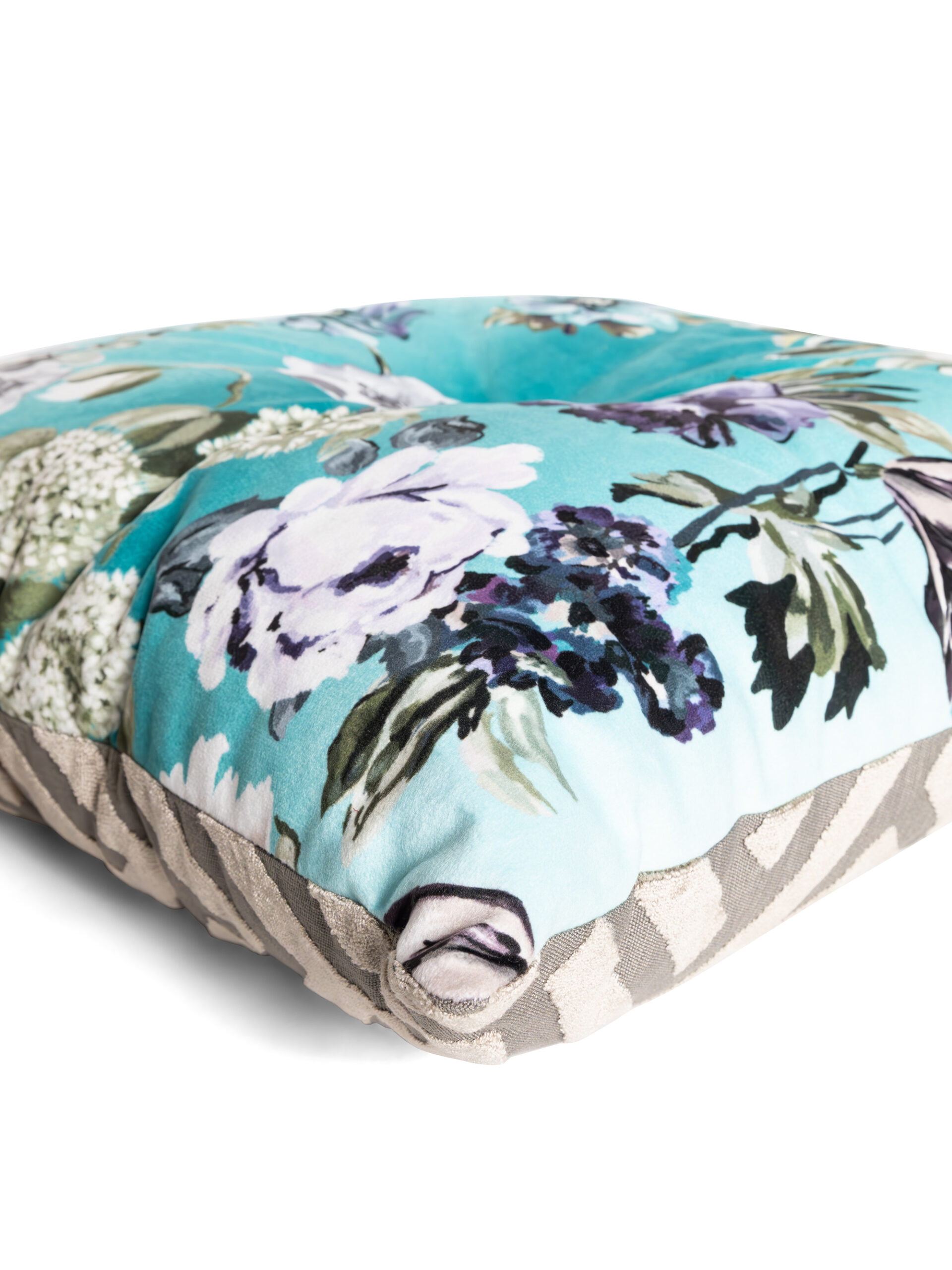 MMM_CUSHION 6_2 MMM_CUSHION 6_2